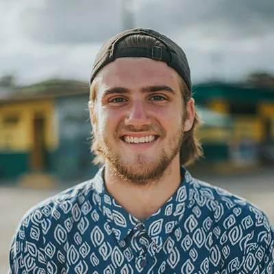 Lucas, moniteur de surf diplômé — Line Up, Côte Landaise.